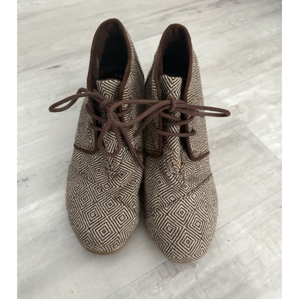 TOMS Desert Wedge Booties Brown Lace up Shoes Women’s Size 5.5